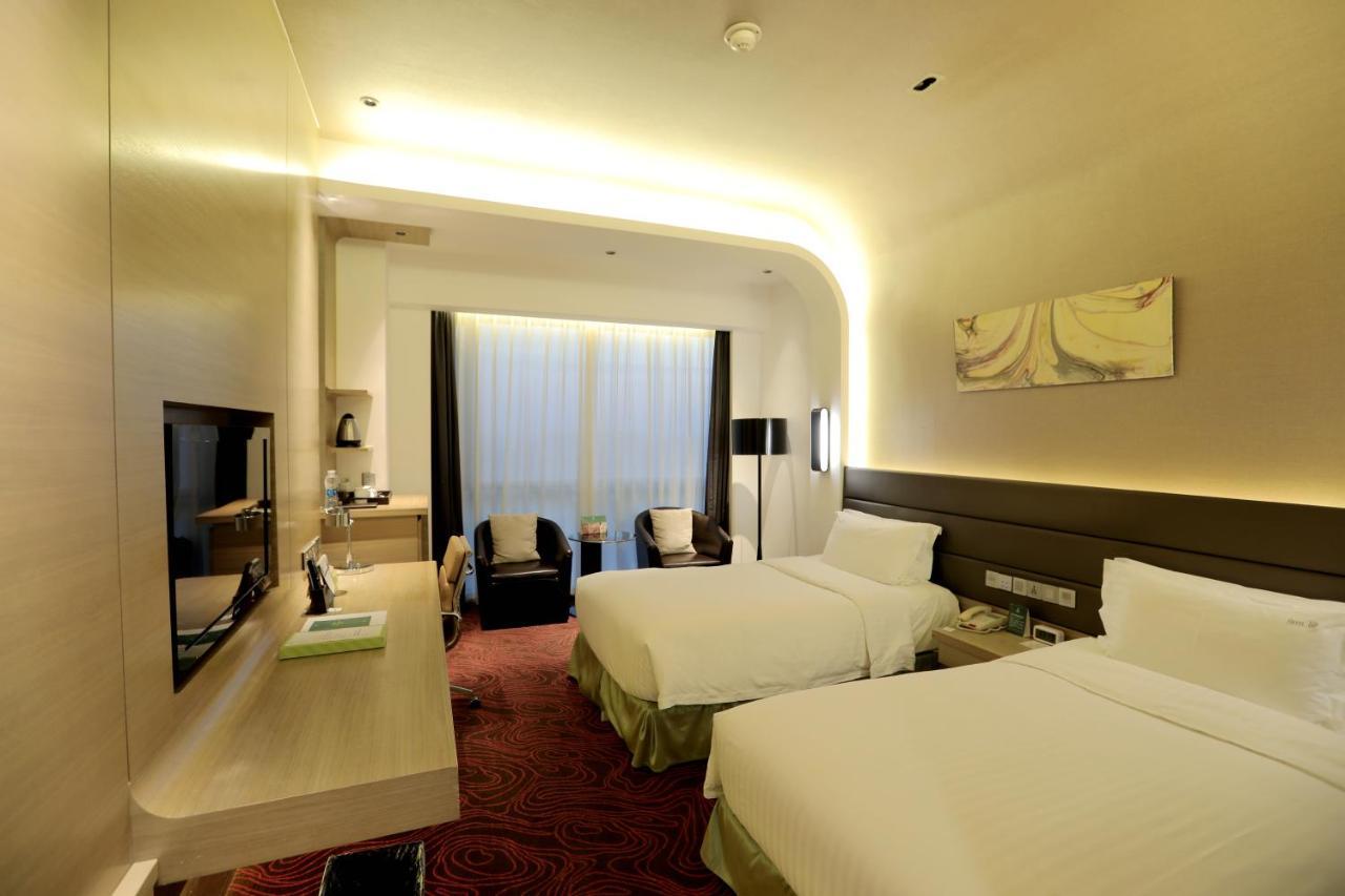 Holiday Inn Shanghai Songjiang By Ihg - Miaoqian Street Exterior photo